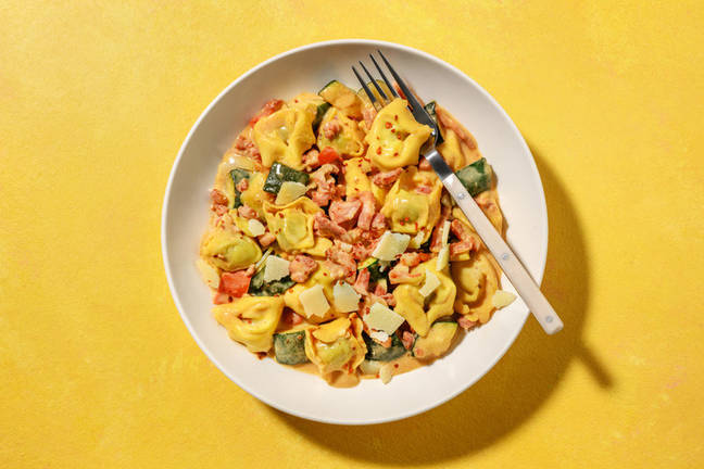 Krämig bacontortelloni