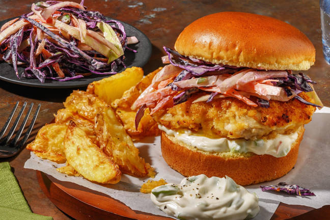 Crispy Chicken Burger mit spicy Slaw