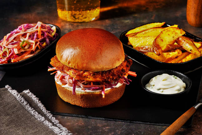 Crispy Chicken Burger mit spicy Slaw