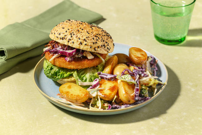 Burger végé façon poulet à la thaïlandaise & slaw au gingembre acidulé 