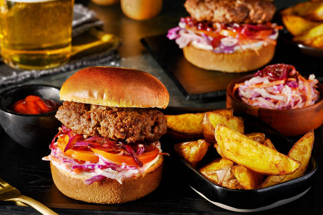 Chipotle-Burger mit Käsefüllung