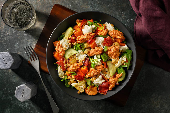 Prosciutto- och romescosallad