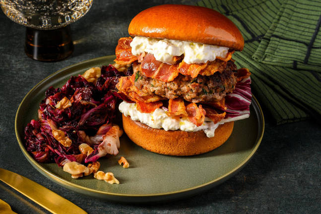 Hamburger extra di carne, bacon e burrata Igp