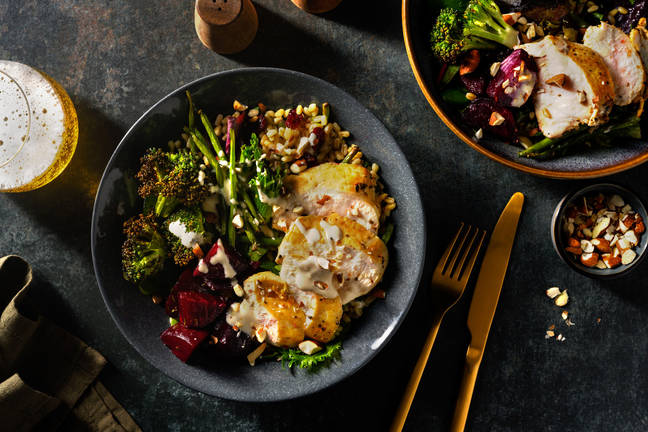 Kyckling och örtig pärlkornsallad