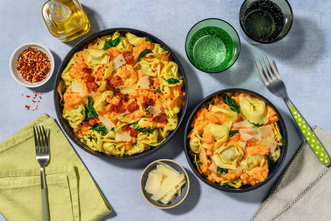 Krämig chorizo- och tortellonigryta