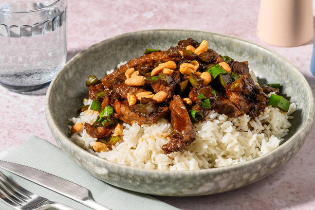 Scodella di manzo saltato speziato stile Mongolia