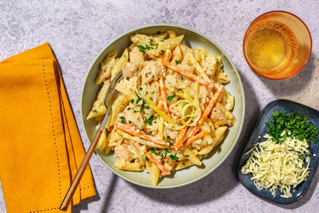 Penne au poulet doré, persil & gouda
