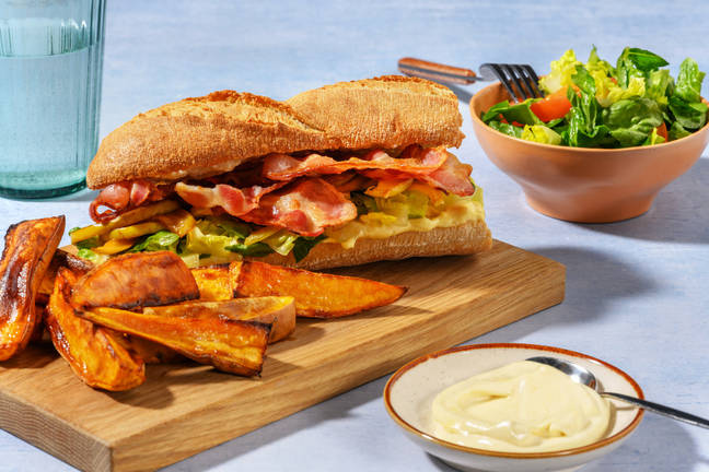 Karamelliseret æble- og bacon cheddarsandwich