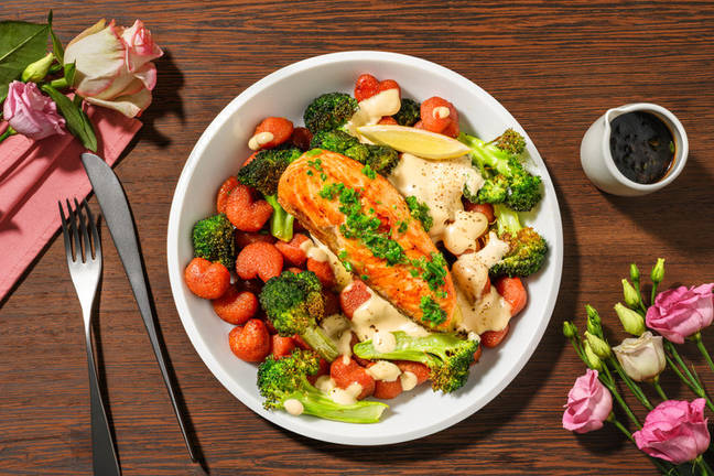 Lachsfilet auf rosaroten Herzgnocchi