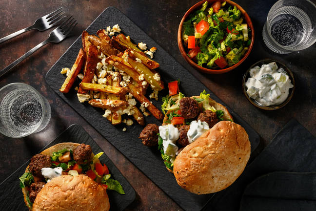 Greek Style Kofta mit Zaziki & Feta