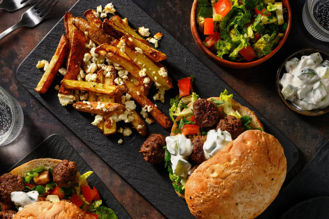 Greek Style Kofta mit Zaziki & Hirtenkäse im Fladenbrot