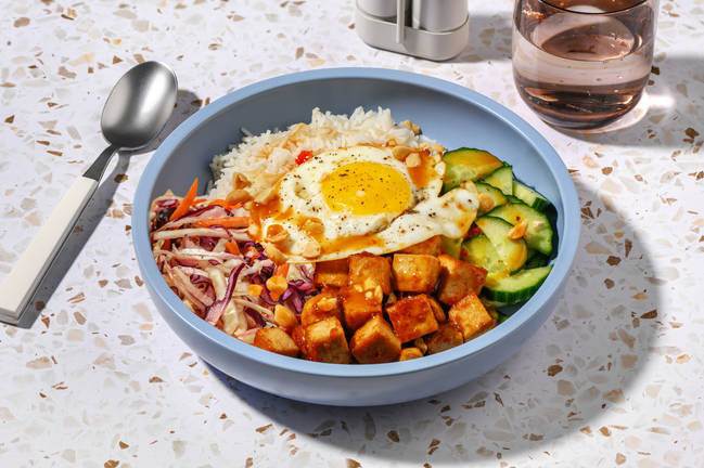 Bibimbap de tofu, sriracha & cacahuètes