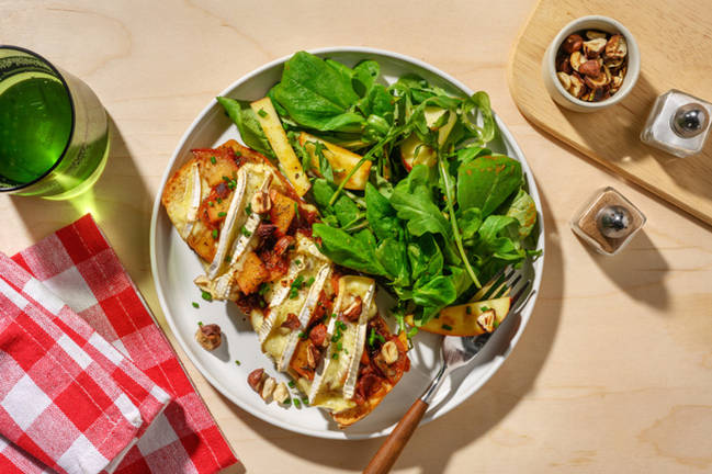 Tartine normande camembert, pommes & noisettes