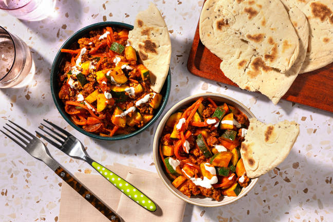 Blandfärscurry med yoghurt och naanbröd