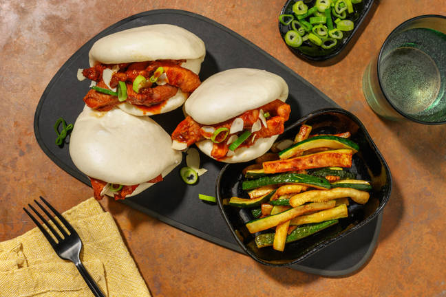 Bao de cerdo marinado con almendras