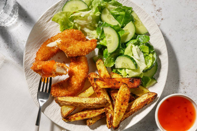 « Nuggets » de poulet maison et frites au four