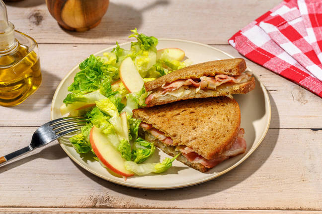 Croque savoyard : raclette, lard & oignon