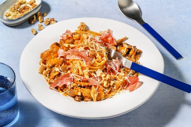 Spaghetti au pesto rosso & prosciutto crudo