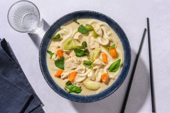 Udon au poulet épicé, pak choï & basilic thaï