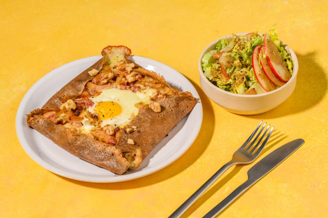 Galette express lardons, chèvre & œuf