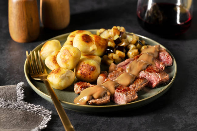Entrecote de ternera con gnocchis de trufa