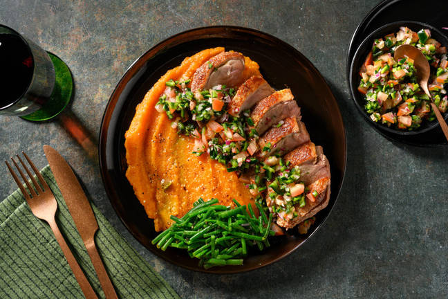 Magret de pato con salsa criolla casera