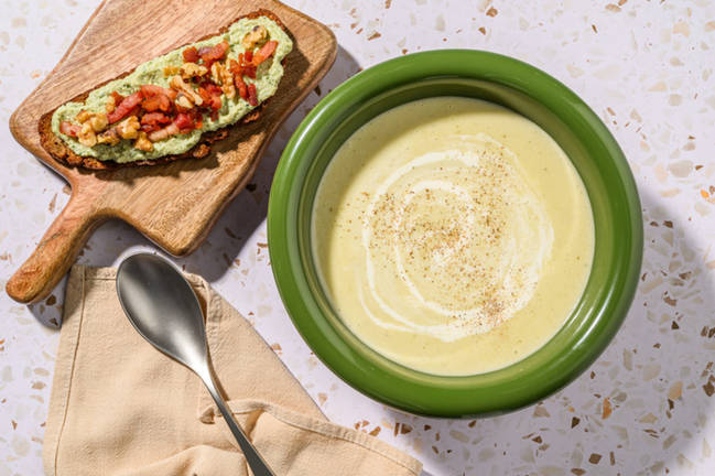 Velouté poireaux, ricotta & crème de basilic