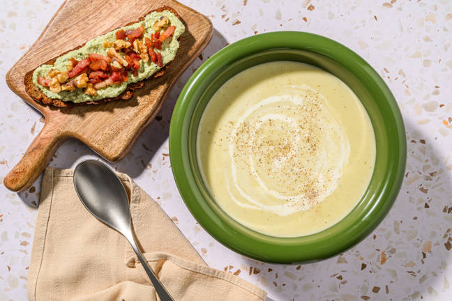 Velouté poireaux, ricotta & crème de basilic