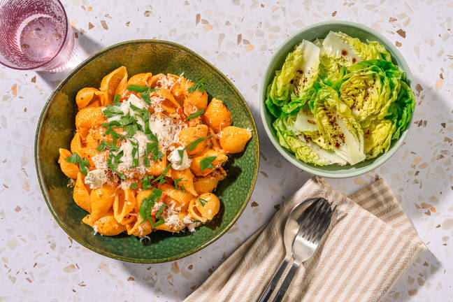 Conchiglie pesto rosso, persil & fromage frais