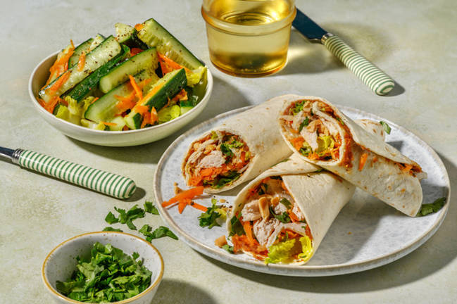 Wraps poulet, sauce satay & crudités