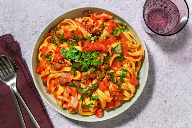 Pâtes aux olives & lardons façon puttanesca