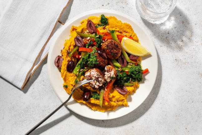 Kipgehaktballetjes met wortel-linzenpuree 