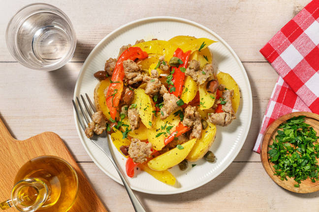 Padellata di salsiccia, patate e peperonata