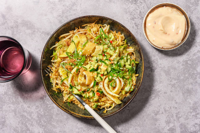 Gebakken rijst met omelet en sesammayo