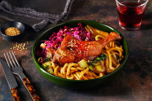 Kinesisk confiterat anklår och färska udonnudlar