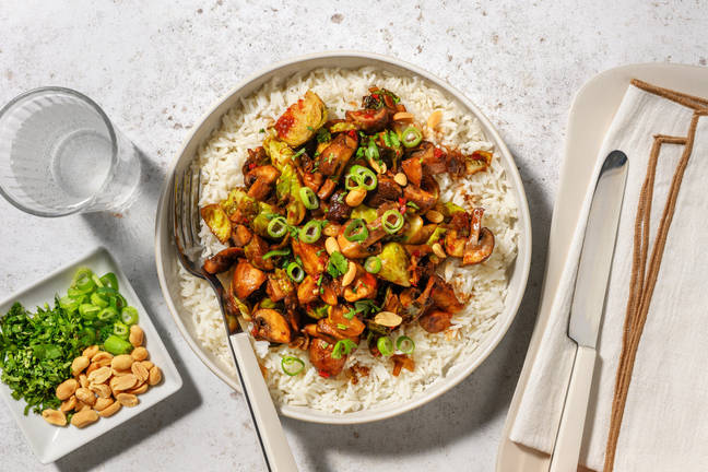 Umami Stir-Fry mit Pilzen und Rosenkohl