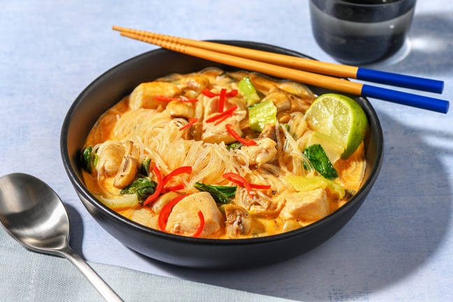 Scharfe Laksa Hähnchen-Glasnudel-Suppe