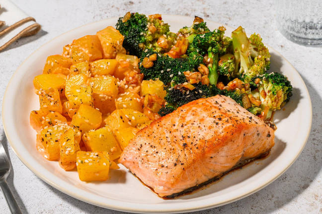 Zalmfilet met gewokte broccoli