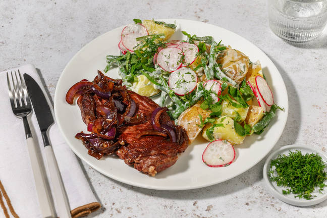 Steak met aardappelsalade met dilledressing