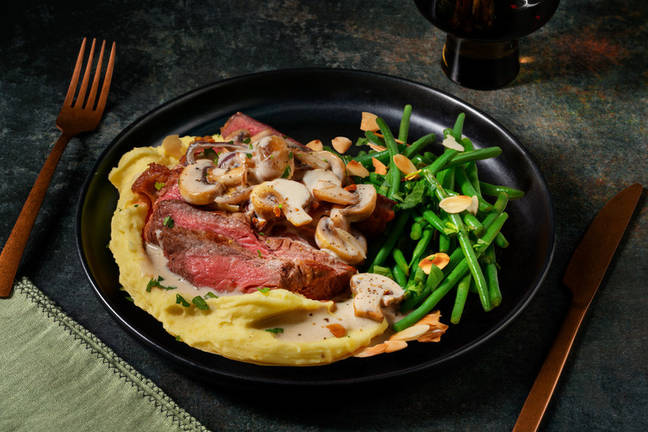 Deluxe Beef Eye Fillet & Mushroom Sauce