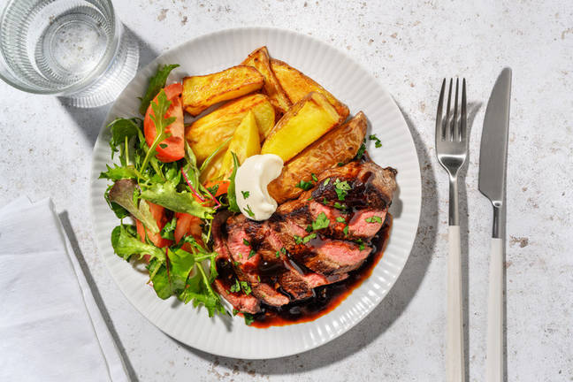Steak met knoflookjus en mesclunsalade