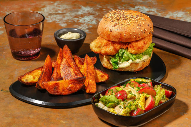 Le Saloon Burger : poulet pané & smoky potatoes