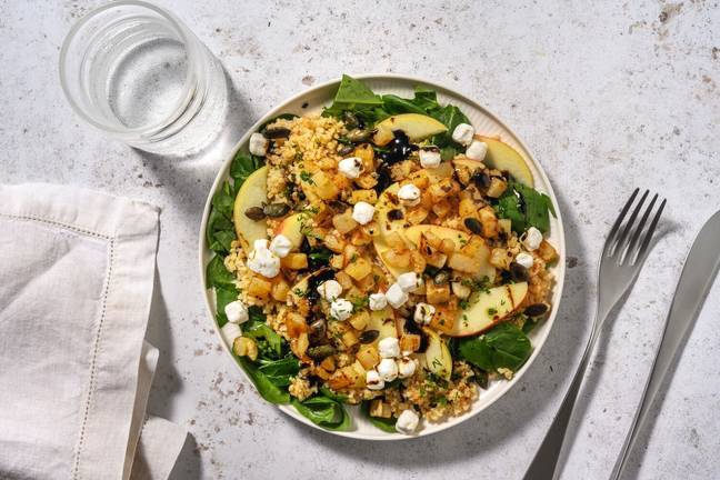 Kohlrabi-Salat mit Ziegenkäse-Perlen und Bulgur