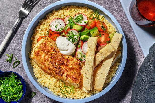 Middelhavskrydret fattoush-fiskesalat