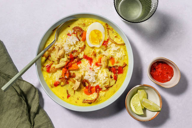 Soupe de poulet au curry jaune et œuf mollet