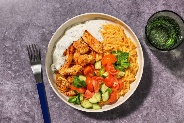 Orzo au poulet, sauce yaourt citronnée & menthe