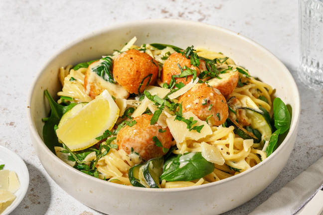Kipgehaktballetjes met romige citroenspaghetti