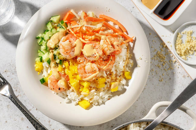 Poké bowl aux crevettes et mayonnaise au ponzu