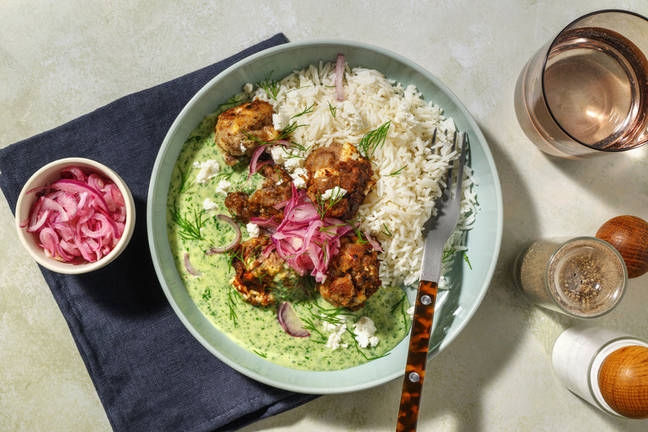 Albóndigas con queso griego en salsa de eneldo