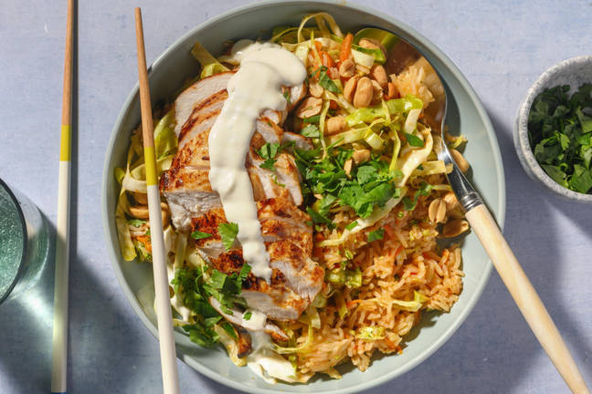 Bowl de poulet en sauce soja à l'ail et mayonnaise à la mangue